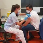  Sánchez recibe la primera dosis de la vacuna contra el coronavirus 