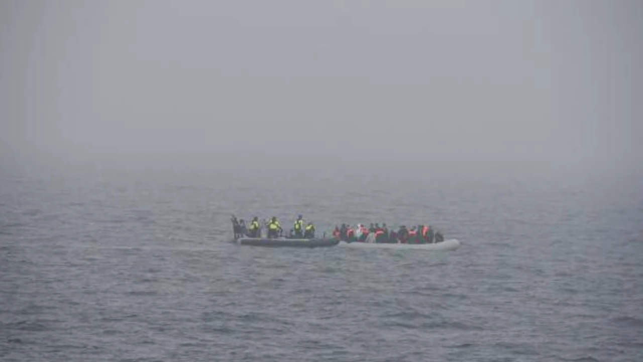 vida Lo siento esponja Decathlon retira la venta de kayaks en Francia para evitar que los  migrantes crucen el Canal de la Mancha