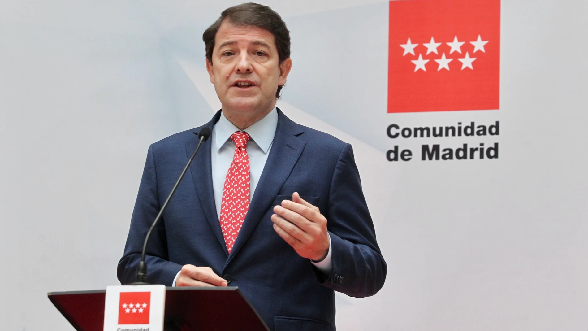 Mañueco acude a la toma de posesión de la presidenta de la Comunidad de Madrid