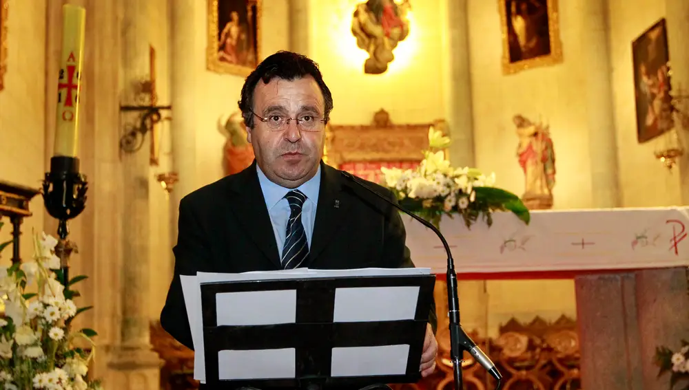 El presidente del Centro de Estudios Mirobrigenses, José Ignacio Martín Benito, en el interior la Catedral de Ciudad Rodrigo en una imagen de archivo.