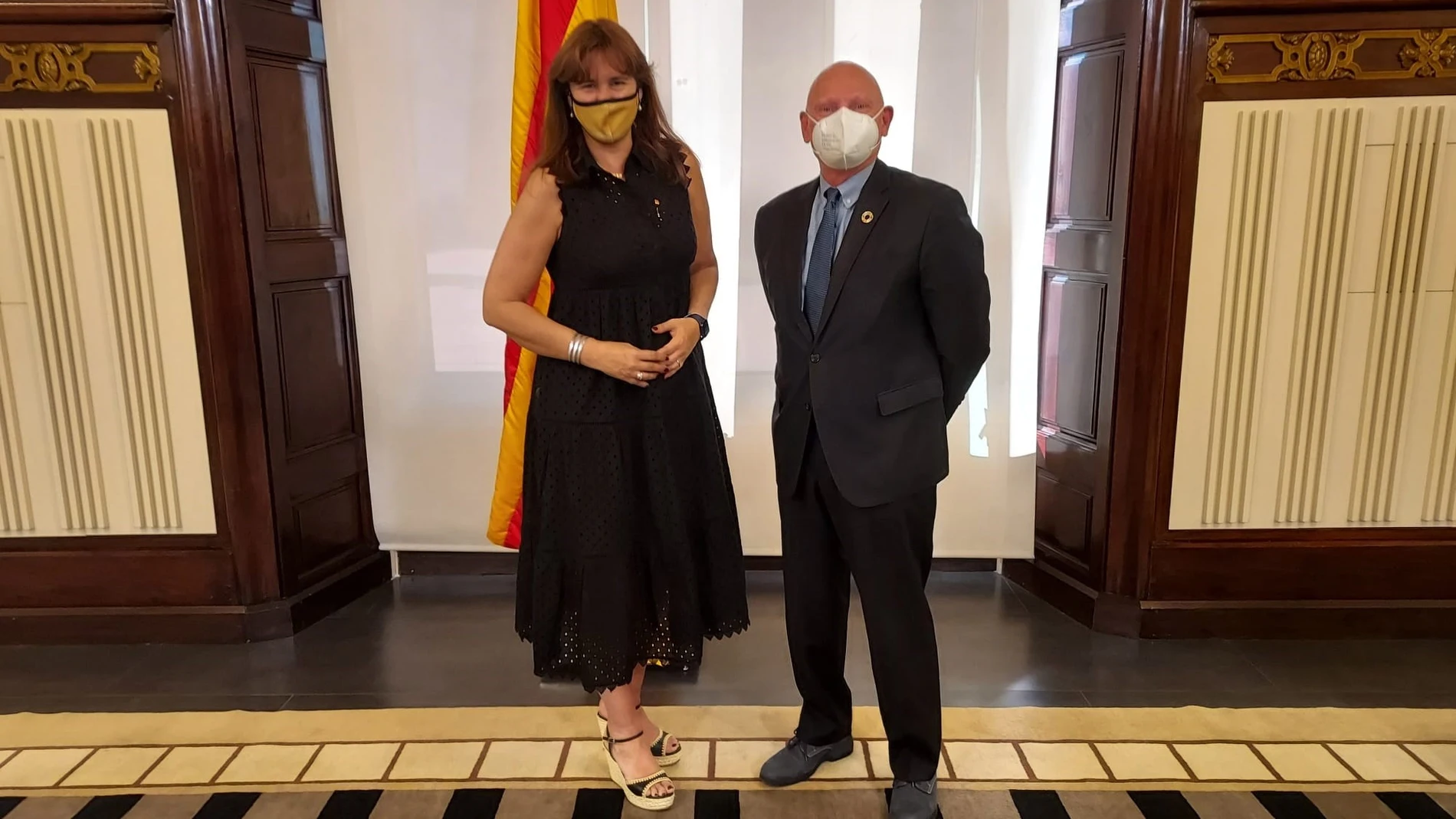 La presidenta del Parlament, Laura Borràs, se ha reunido este lunes en la Cámara catalana con el director del Mobile World Congress (MWC), John Hoffman.