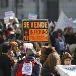 Manifestacion de interinos por el centro de Madrid, reivindicando las plazas fijas en sus puestos de trabajo