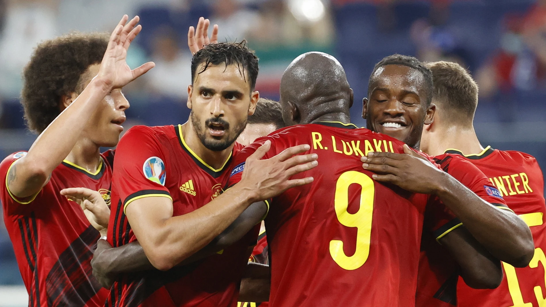 Los jugadores de Bélgica celebran el gol de Lukaku, que sentenciaba a Finlandia