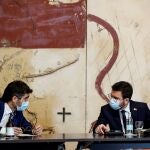 El vicepresidente de la Generalitat, Jordi Puigneró, charla con el presidente catalán, Pere Aragonès