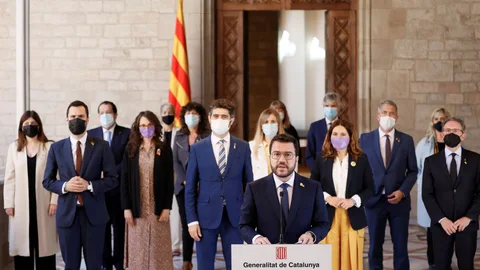 El presidente de la Generalitat, Pere Aragonès, durante la declaración institucional que ha realizado este martes acompañado de todos los consellers del Govern