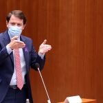 El presidente de la Junta, Alfonso Fernández Mañueco, interviene en el Pleno de las Cortes