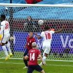 Sterling marca el gol que dio la vicforia a Inglaterra ante la República Checa