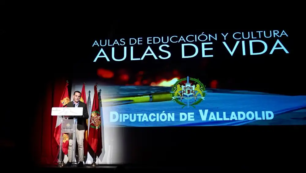 El presidente de la Diputación de Valladolid, Conrado Íscar, clausura el curso