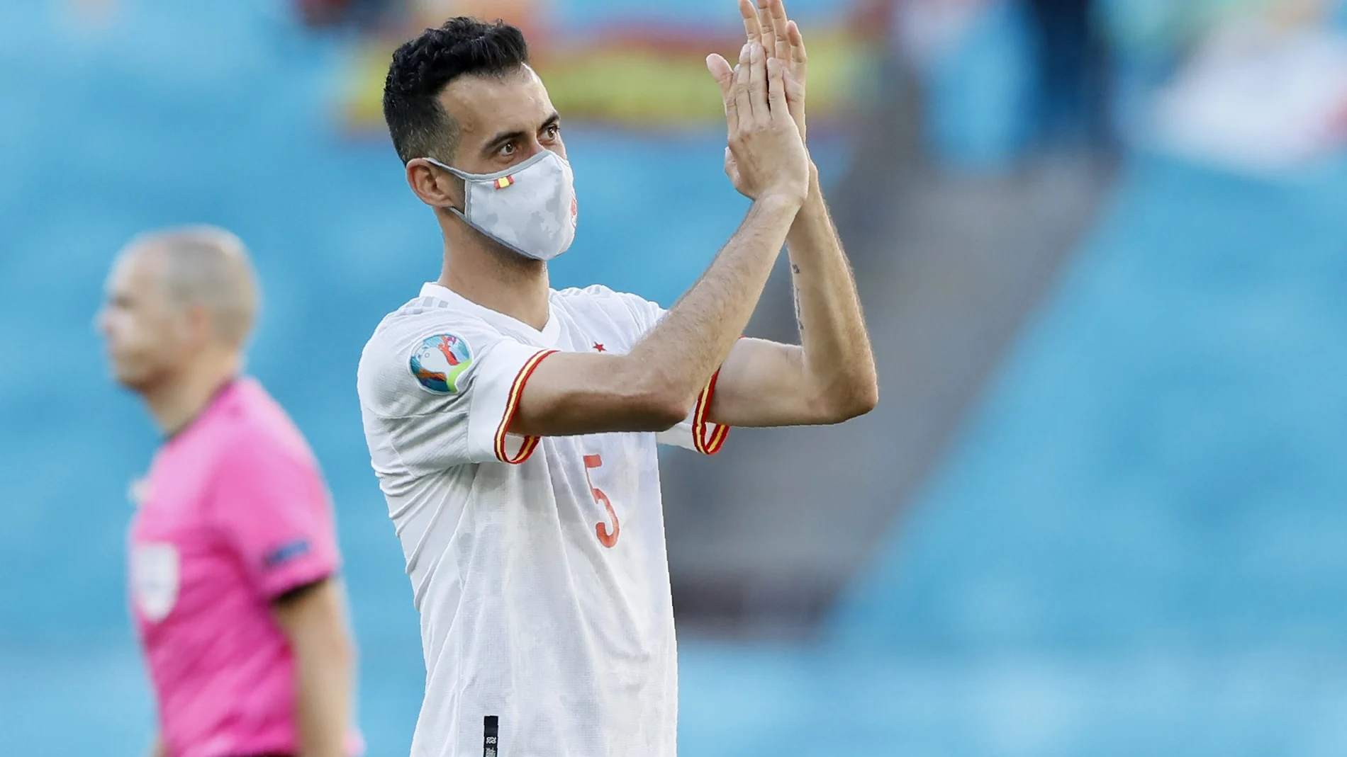 Busquets agradece el apoyo al público de La Cartuja tras el pase a octavos de final