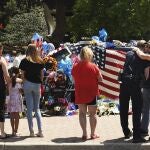 Despedida a Gordon Beesley, oficial de policía que mató un hombre que "odiaba a las fuerzas del orden" en Arvada, Colorado. AP