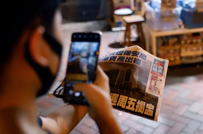 El periódico hongkonés “Apple Daily” sale este jueves por última vez asfixiado por la presión china