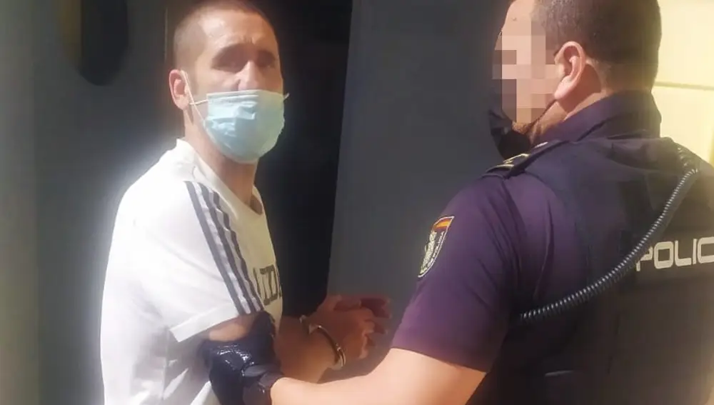 La Policía Nacional ha detenido en Las Palmas de Gran Canaria a Poli Díaz, acusado de haber dado una paliza a su pareja