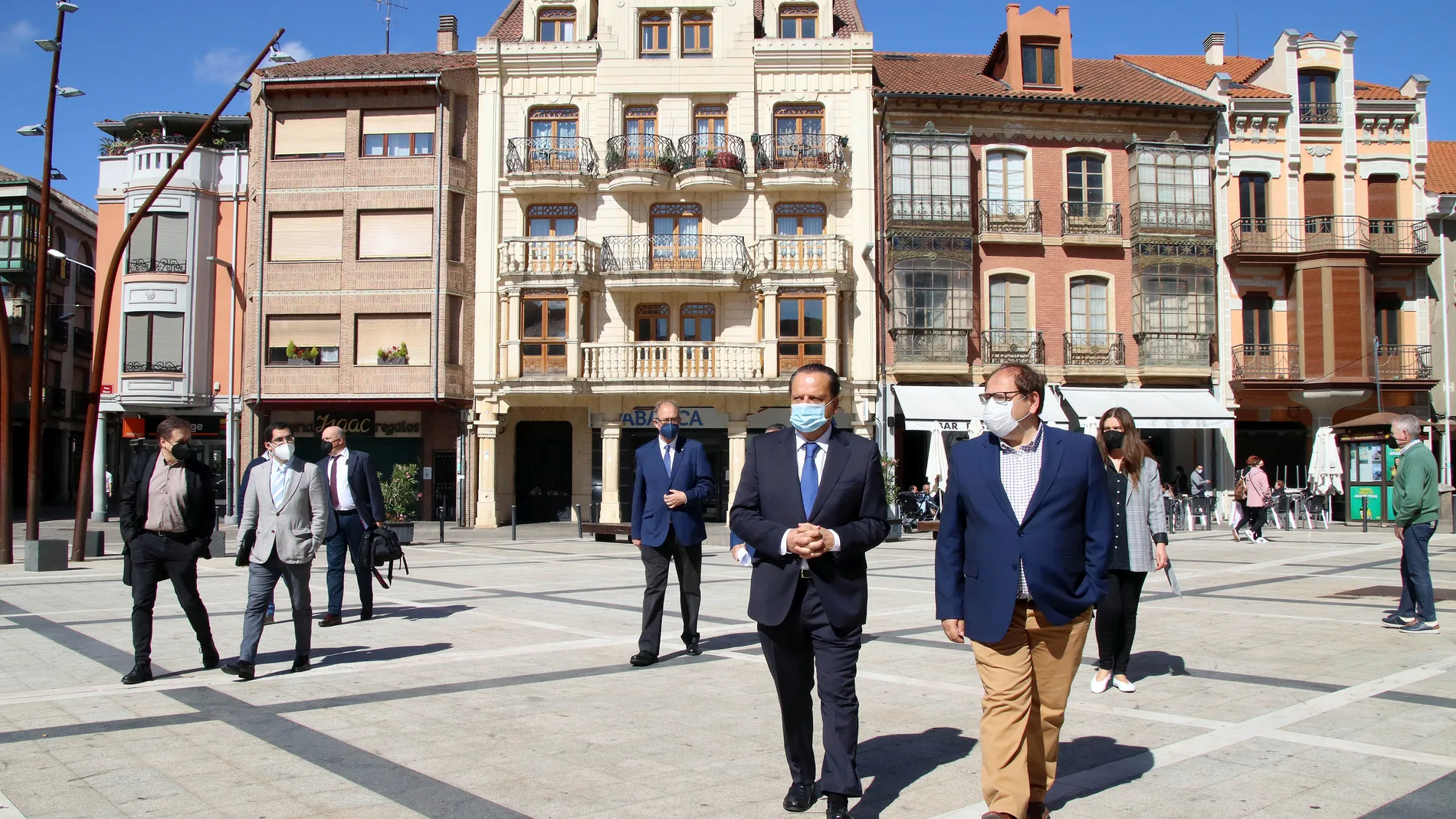 Javier Carrera, alcalde de La Bañeza junto con Mario Amilivia, presidente del Consejo de Cuentas de Castilla y León