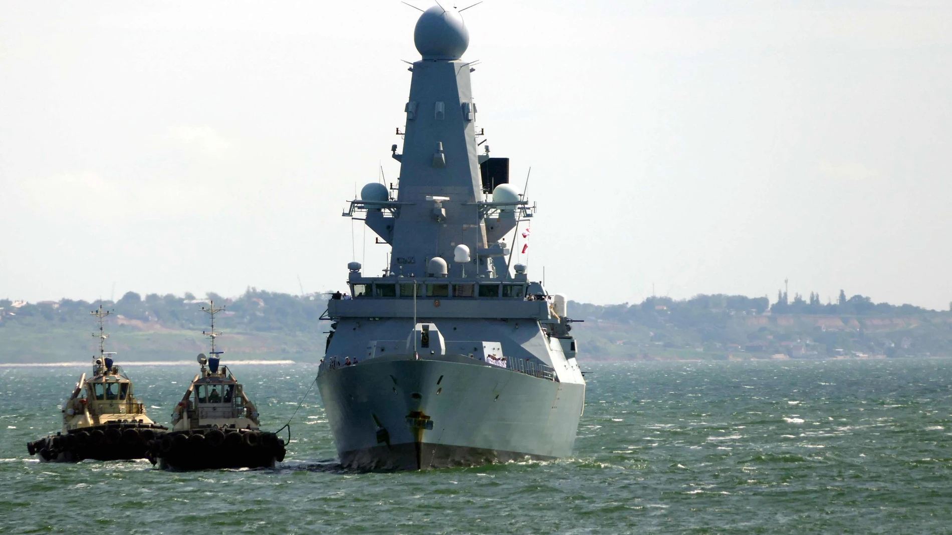 El destructor británico "HMS Defender" llega al puerto de Odesa en Ucrania del Este el pasado 18 de junio