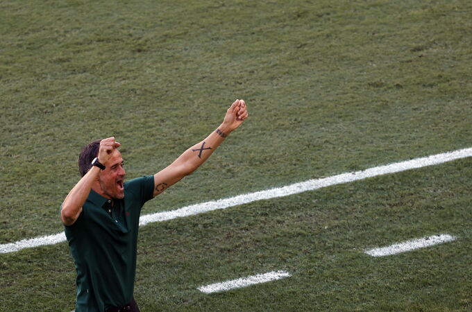 Luis Enrique celebra la victoria de España contra Eslovaquia en la Euro 2020
