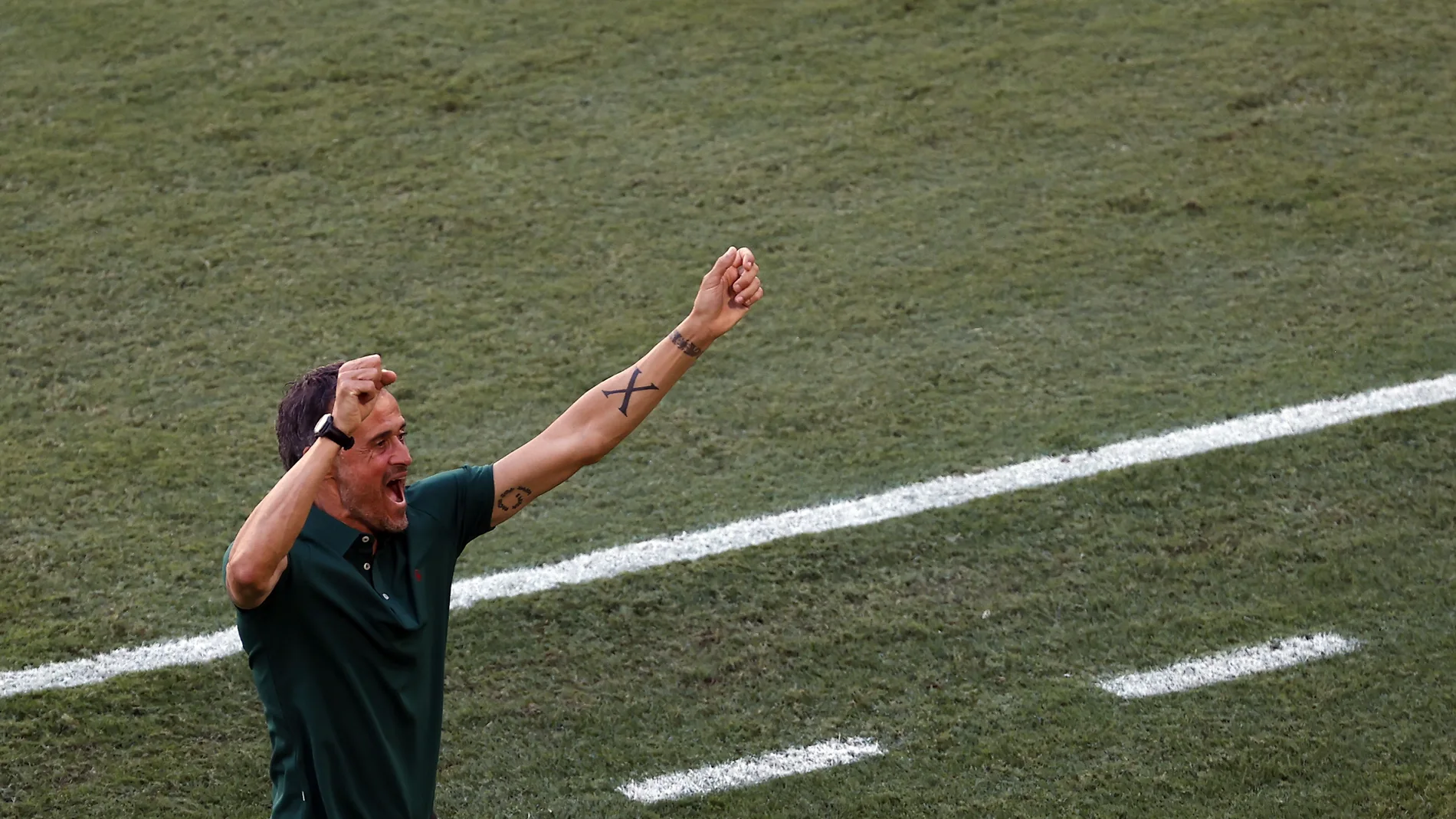 Luis Enrique celebra la victoria de España contra Eslovaquia en la Euro 2020