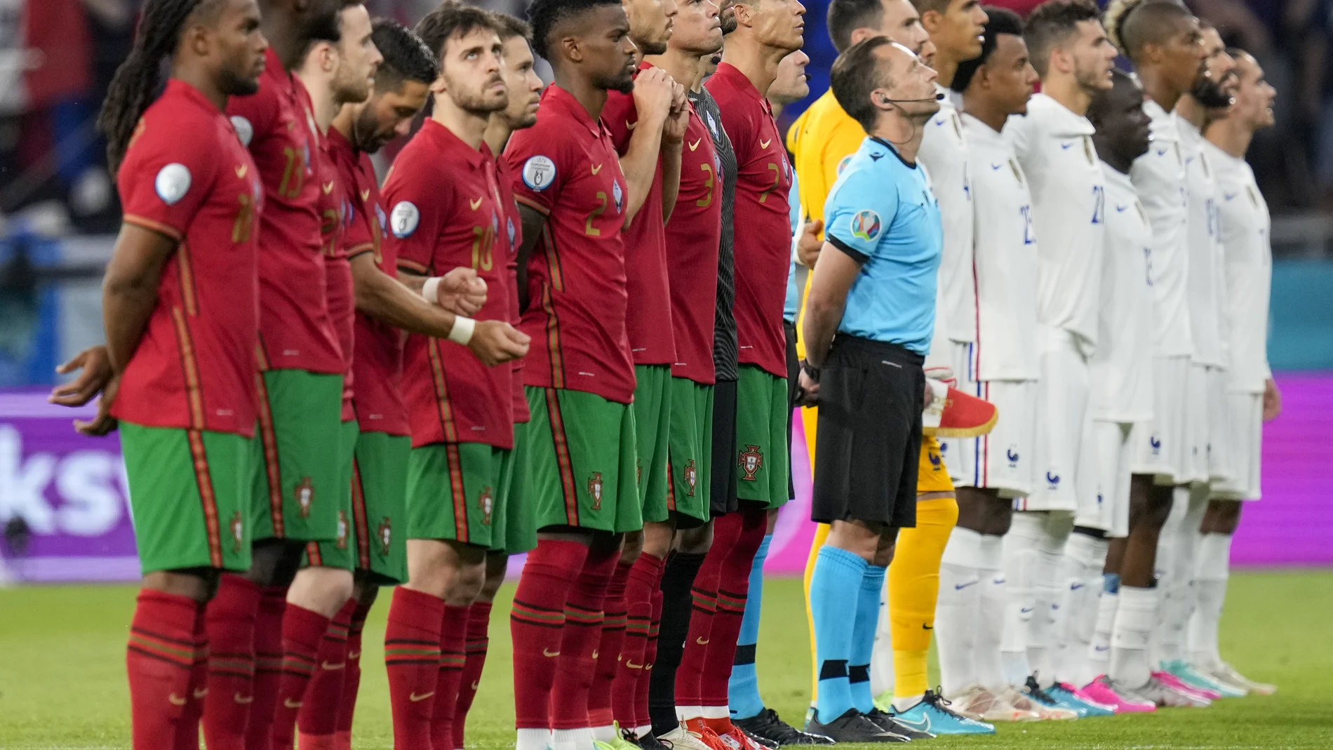 Francia y Portugal posan antes de empezar el partido