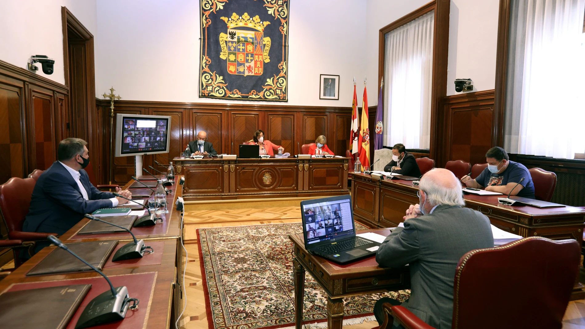 La presidenta de la Diputación de Palencia, Ángeles Armisén, anuncia la convocatoria