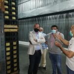 El presidente de la Diputación de Zamora, Francisco José Requejo, visita la fábrica láctea "Martínez Fernández"