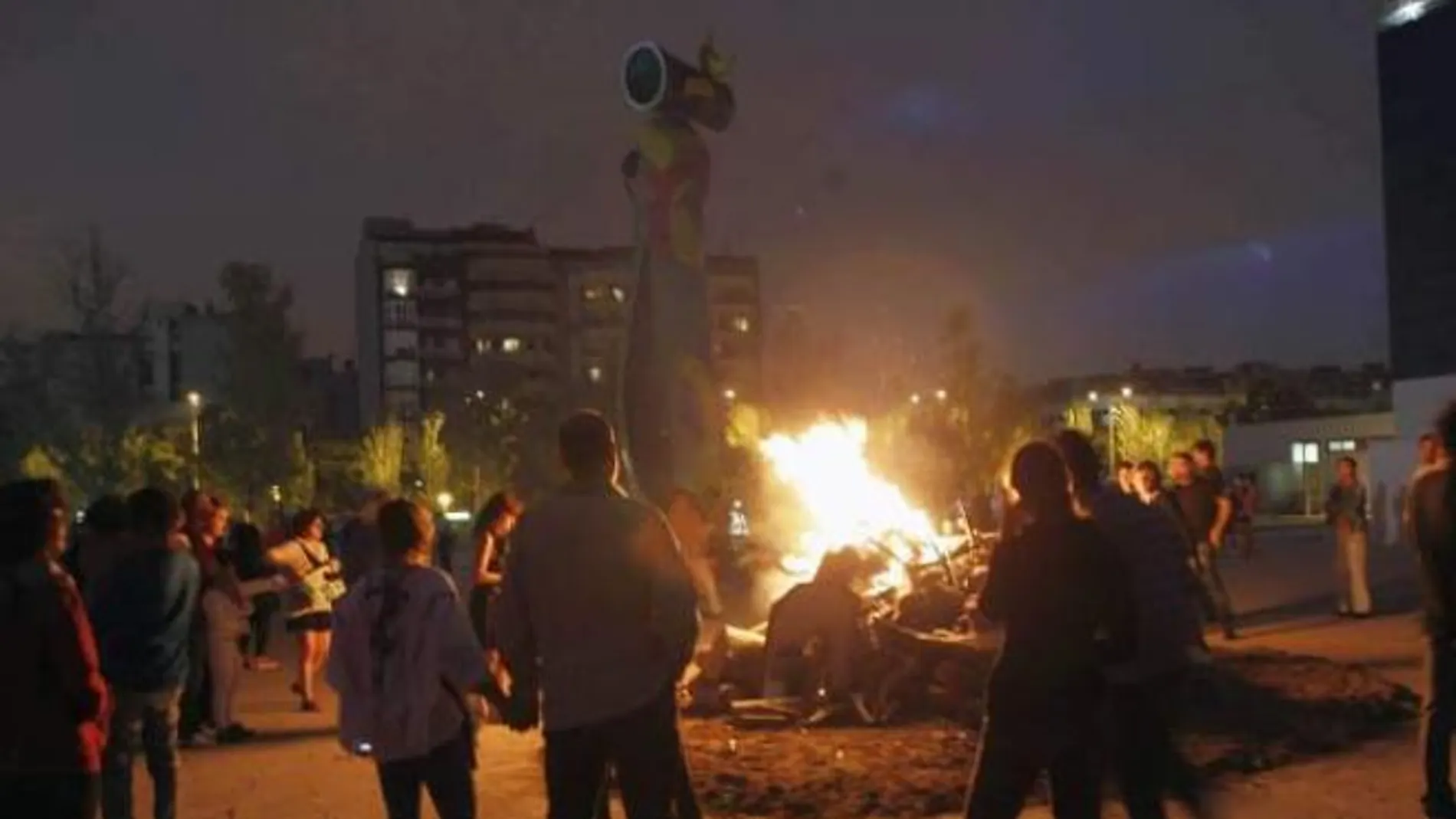 Un momento de la verbena de ayer en Barcelona