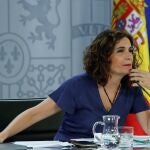 La ministra de Hacienda y portavoz del Gobierno, María Jesús Montero, ofrece una rueda de prensa después de la reunión del Consejo de Ministros este jueves en el palacio de la Moncloa en Madrid.