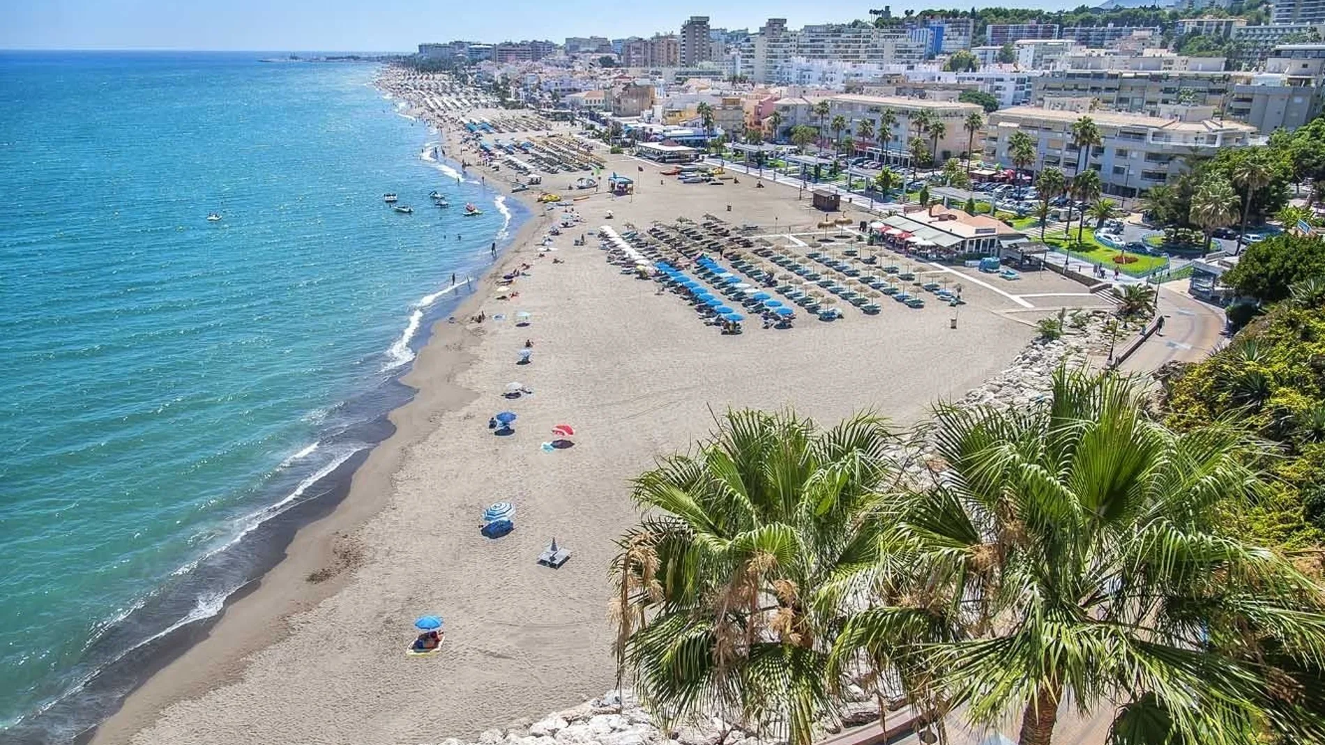 Imagen de archivo de la playa de Torremolinos, en Málaga