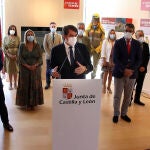 El consejero de Fomento y Medio Ambiente, Juan Carlos Suárez-Quiñones, presenta el Operativo de lucha contra incendios forestales previsto para esta campaña, junto a los delegados territoriales