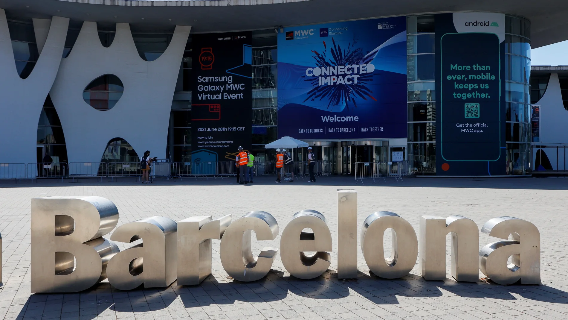Acceso al recinto ferial donde se celebrará el Mobile World Congress (MWC) de Barcelona