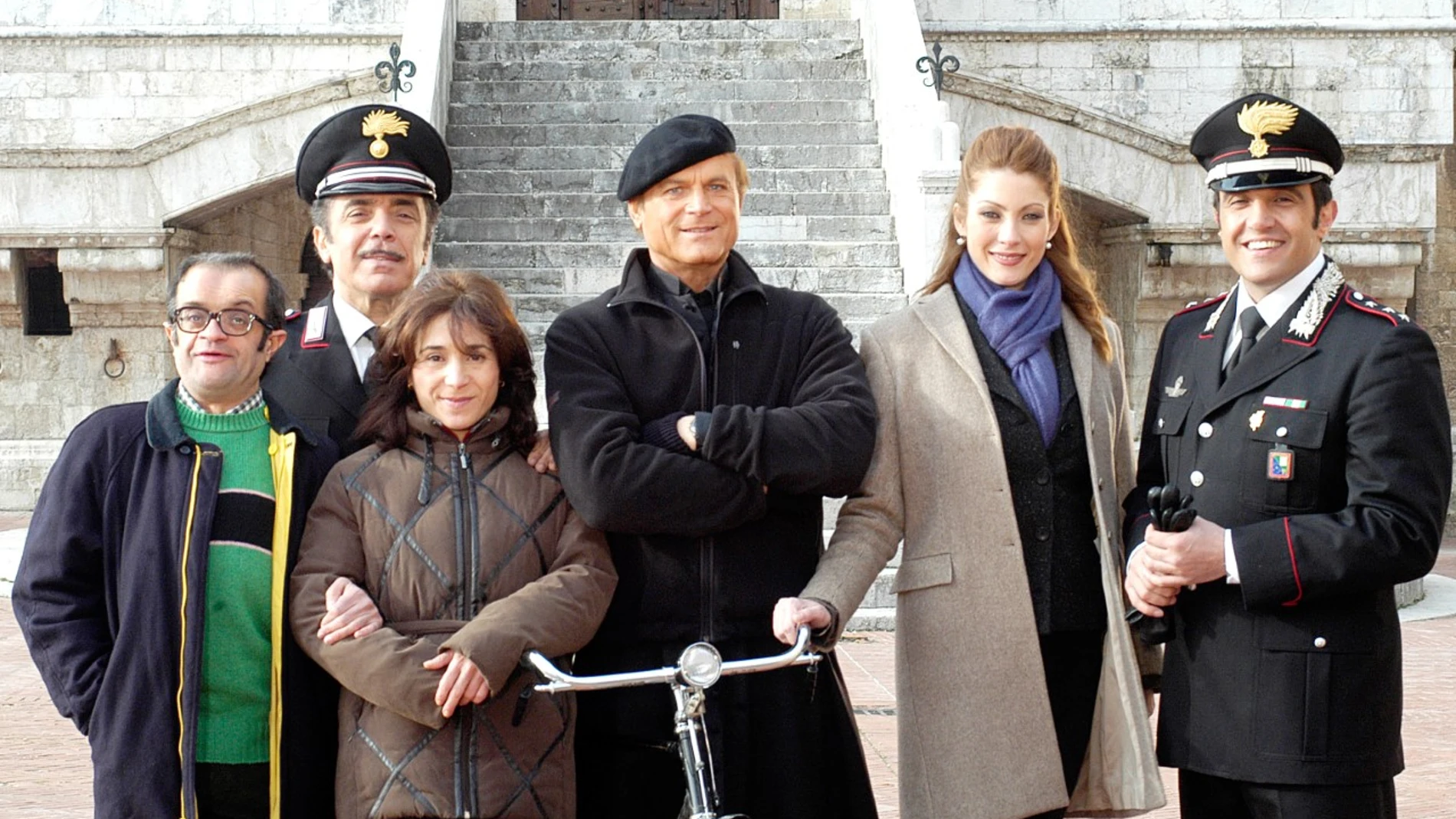 Imagen del reparto de «Don Matteo»