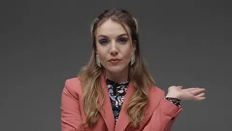 La cómica Inés Hernand presenta el programa de Gen Playz