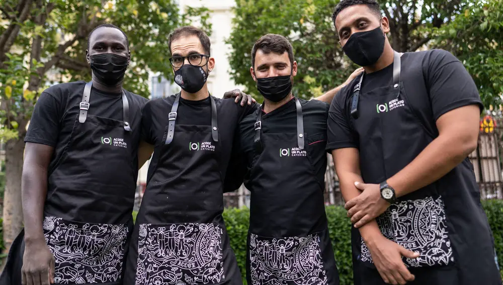 Cocineros del programa 'Acoge un Plato' de Casa Árabe en Madrid