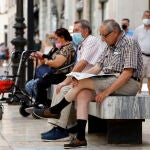 Las mascarillas siguen siendo habituales en las calles de Andalucía