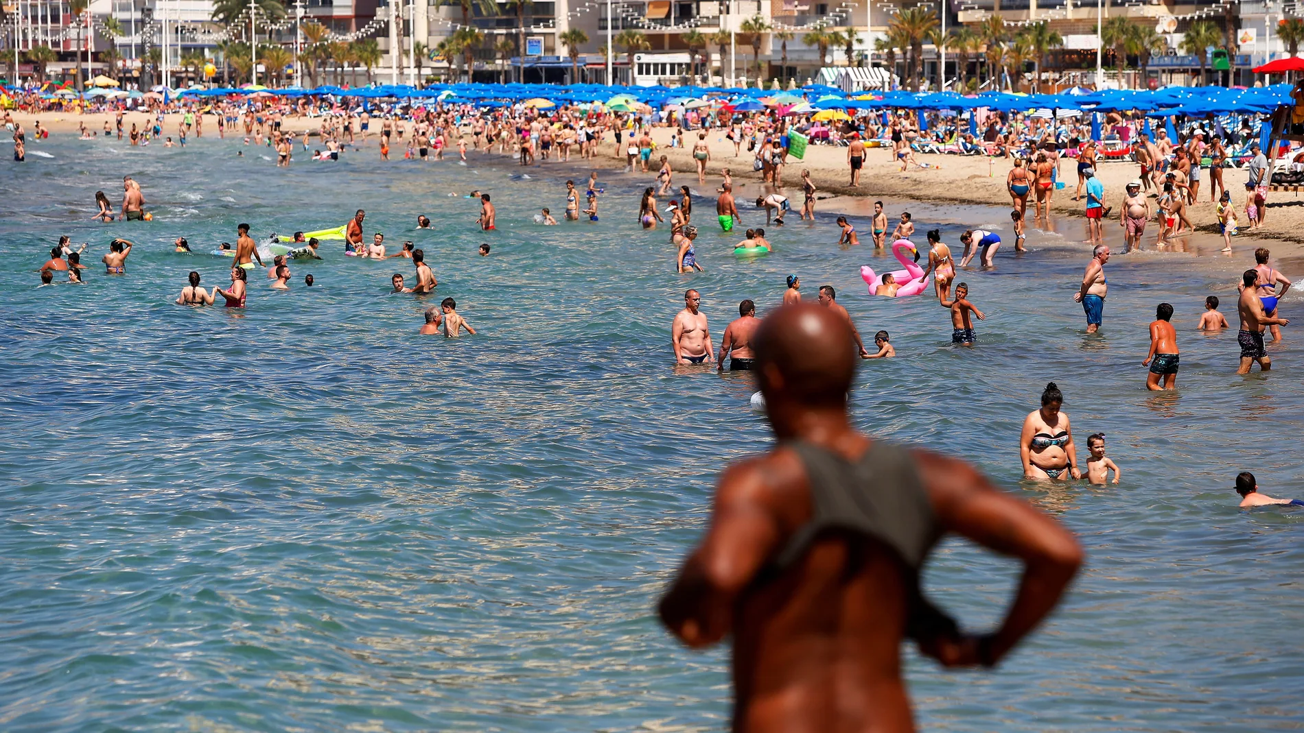 La Conselleria de Sanidad pide mantener la mascarilla excepto en la playa y los espacios naturales