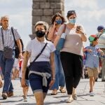División entre los transeúntes sobre el uso de la mascarilla en Segovia