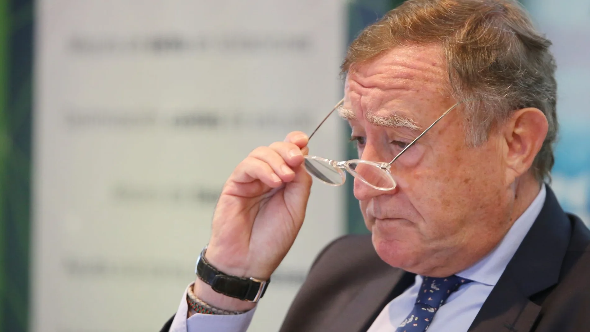 El presidente de la Cámara de Contratistas de Castilla y León, Enrique Pascual Gómez, presenta el balance de la licitación de obra oficial en la Comunidad Autónoma durante 2020 y las previsiones para 2021