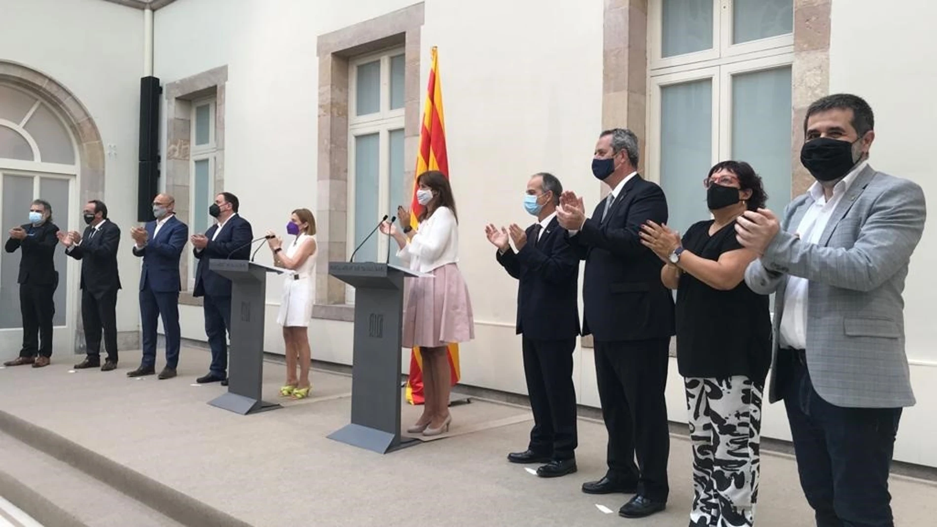 La presidenta del Parlament, Laura Borràs, recibe a los indultados del 1-O en la Cámara catalana a 28 de junio de 2021.