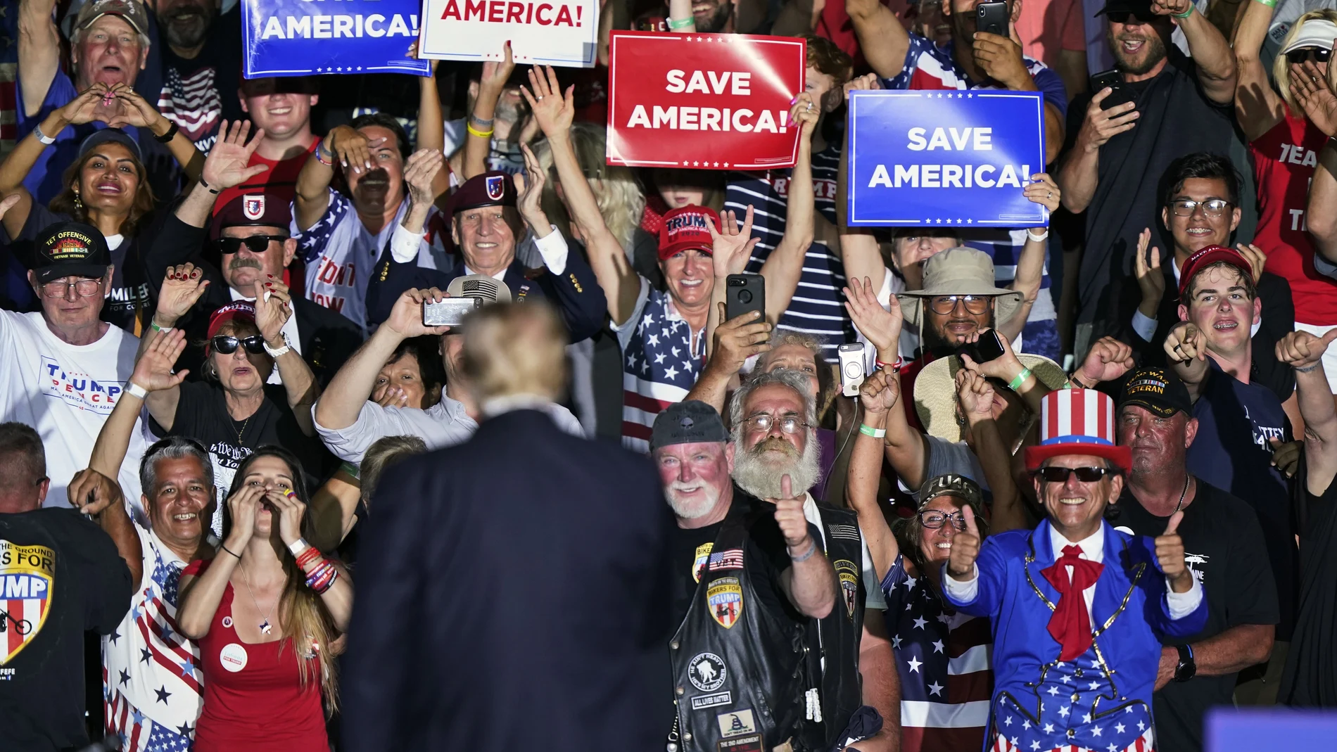 Simpatizantes del ex presidente de EE UU, Donald Trump, durante un acto en Wellington, Ohio