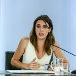 La ministra de Igualdad, Irene Montero, comparece tras la reunión del Consejo de Ministros en Moncloa, a 29 de junio de 2021, en Madrid (España)
