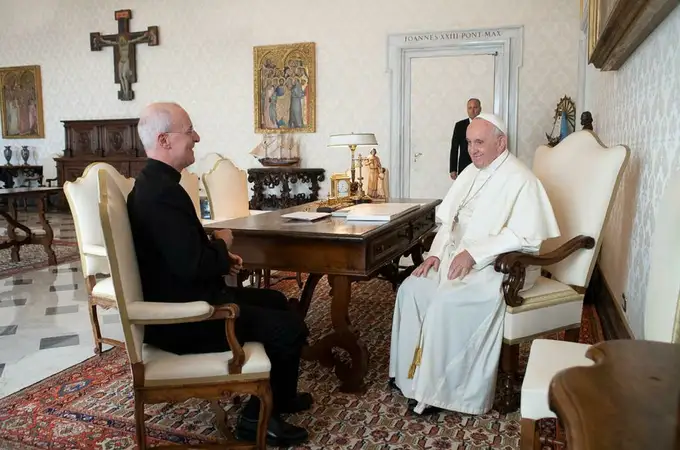 El Papa anima a un jesuita volcado con la pastoral LGTBI en plena semana del orgullo