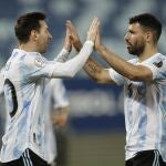 Leo Messi y Sergio Agüero con Argentina. (AP Photo/Bruna Prado)