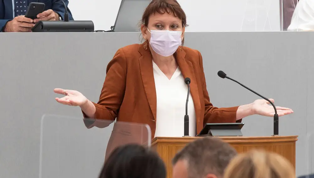 CARTAGENA, (MURCIA), 30/06/2021.- La portavoz de Podemos en el parlamento murciano, María Marín, durante un momento de su intervención en la segunda sesión del debate del Estado de la Región de Murcia, este miércoles en la Asamblea Regional de Murcia en Cartagena. EFE/Marcial Guillén