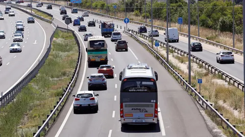 Aspecto que presenta esta tarde la nacional V en sentido salida de Madrid, durante la operación de tráfico con motivo del primer día de vacaciones de verano