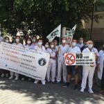 Una protesta ante el Hospital Clínico exige el "refuerzo inmediato" de la plantilla de celadores