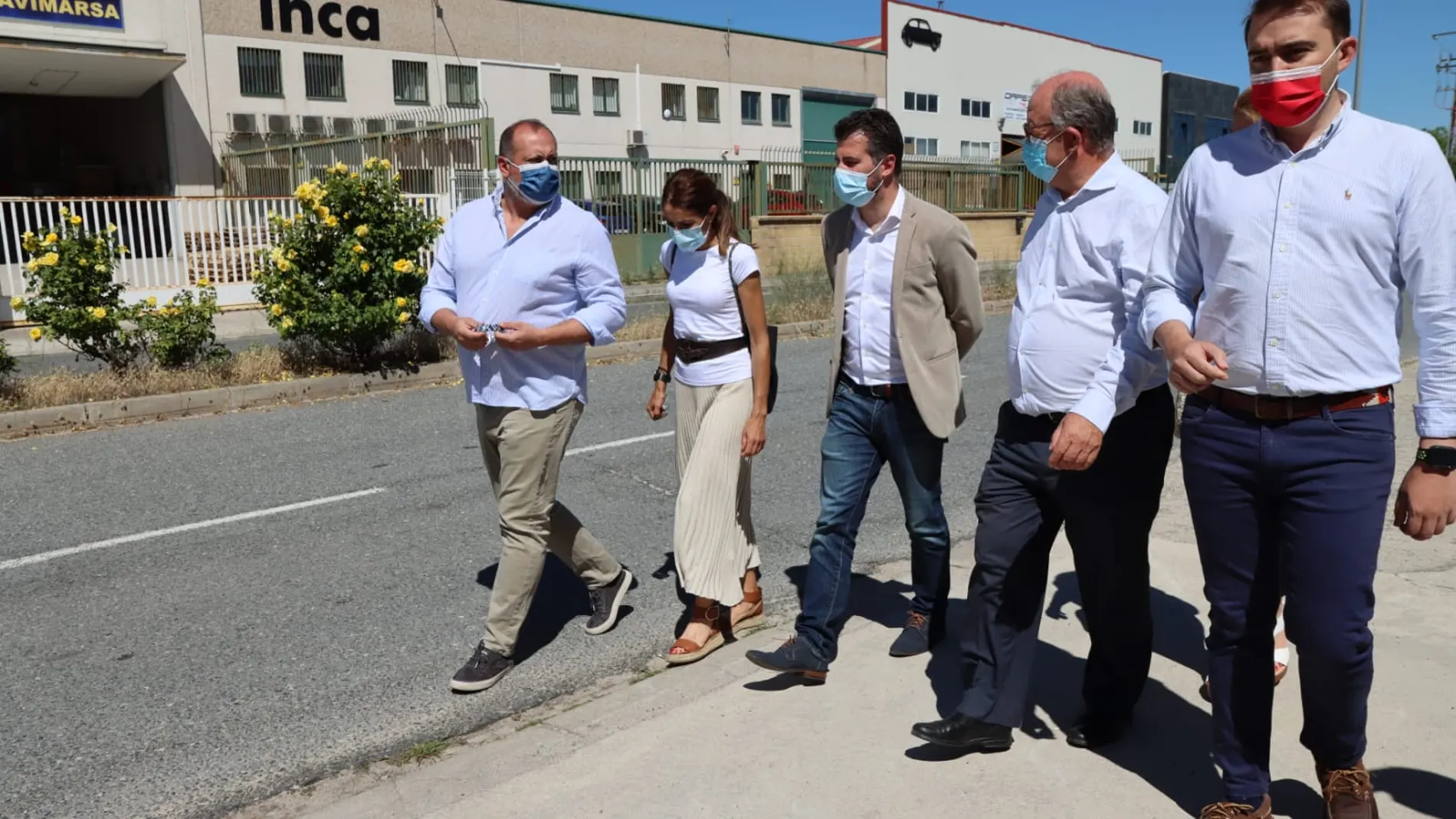El secretario general del PSOE de Castilla y León, Luis Tudanca, visita el polígono de Vicolozano en Ávila
