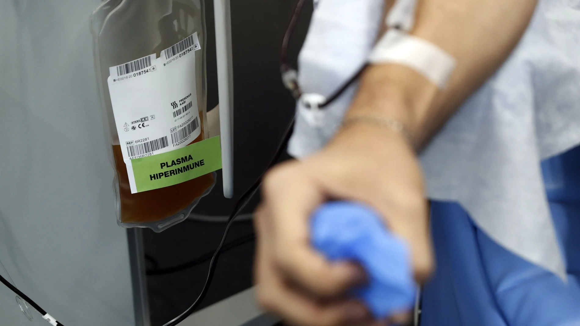 Por la pandemia cayó la donación de sangre y plasma. Ahora, los hospitales se ven obligados a reducir las dosis de los fármacos elaborados con ellos a pacientes con déficit de anticuerpos. Urge donar
