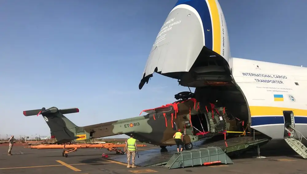 Llegada a Mali de uno de los helicópteros que participarán en la misión de entrenamiento de la UE