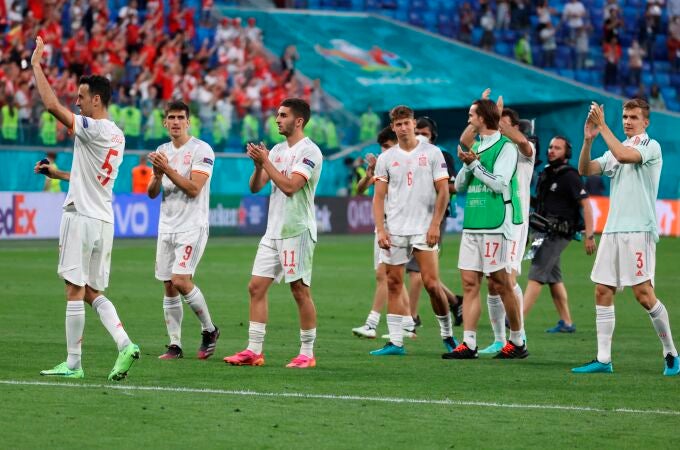 Los jugadores de España celebran su victoria ante Suiza