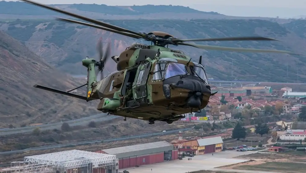 Vuelo de un helicóptero NH90 en España