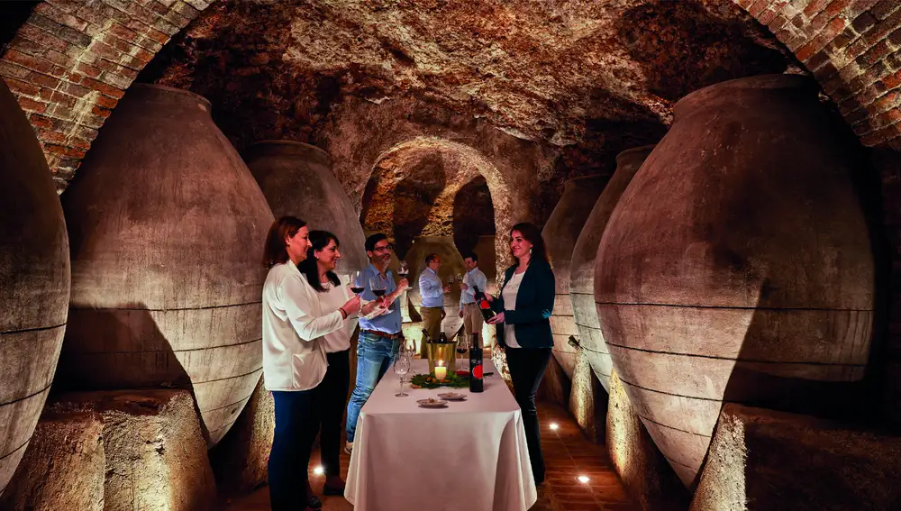 Interior del Mesón Cuevas del vino, en la Comunidad de Madrid