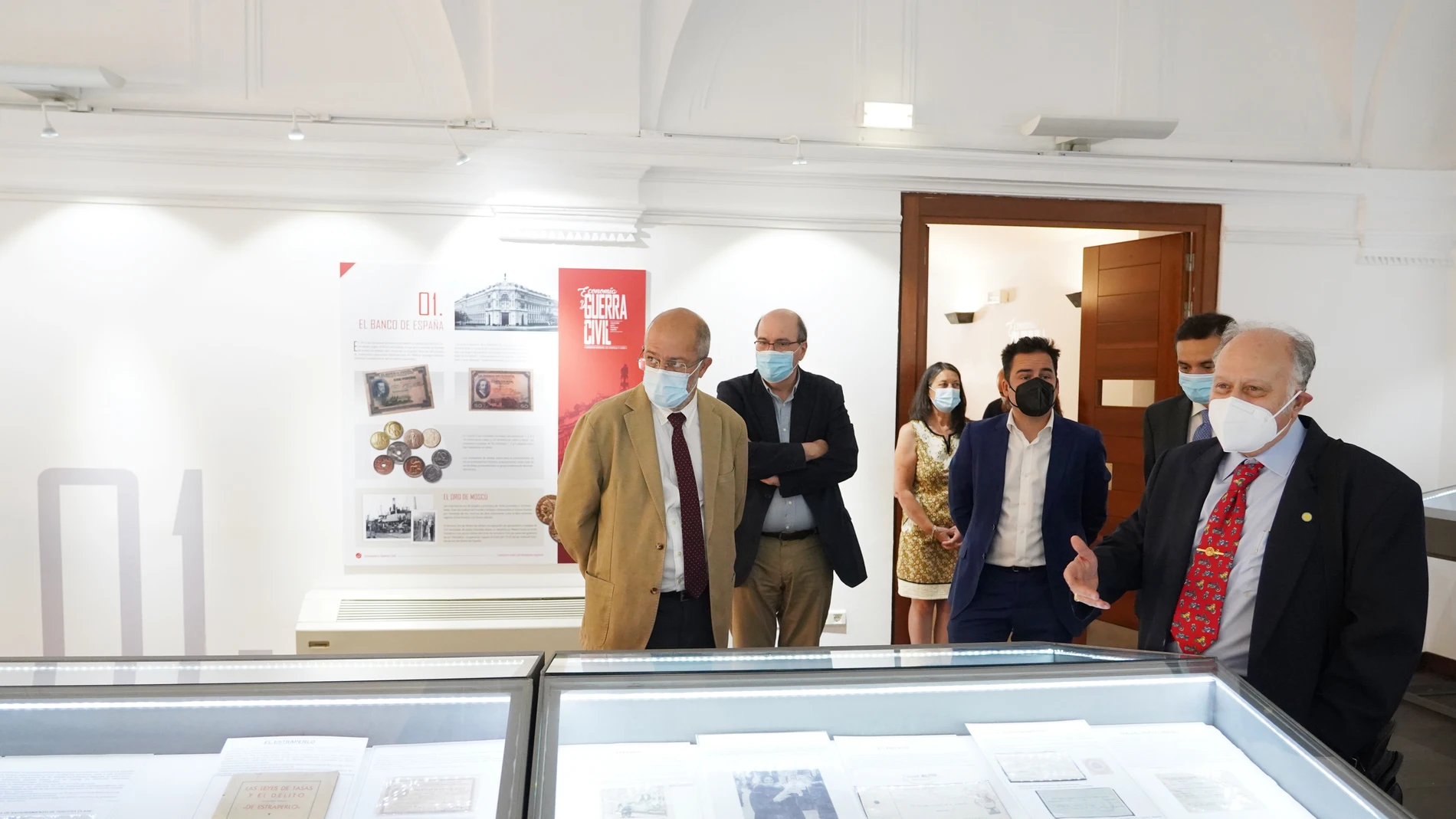 El vicepresidente, portavoz y consejero de Transparencia, Ordenación del Territorio y Acción Exterior, Francisco Igea, inaugura la exposición "Economía y Guerra Civil"